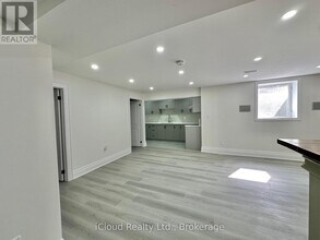 704 Santa Maria Blvd in Milton, ON - Building Photo - Building Photo