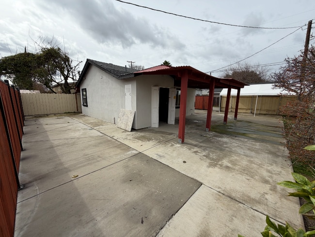 1709 Margaret Way in Ceres, CA - Building Photo - Building Photo