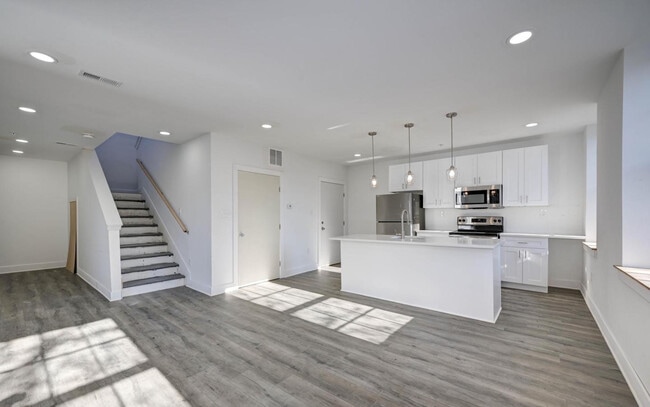 211 E Union St in Burlington, NJ - Building Photo - Building Photo