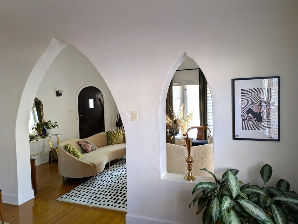 6267 Commodore Sloat Dr in Los Angeles, CA - Foto de edificio