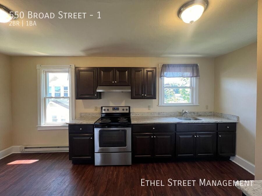 550 Broad St in Tatamy, PA - Building Photo