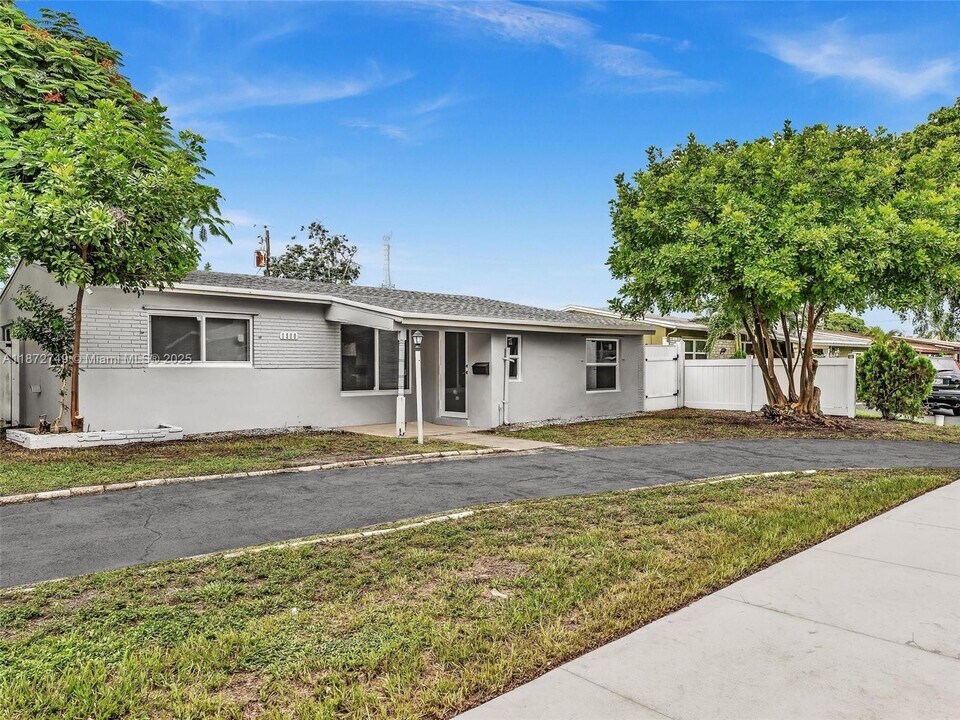 6800 Raleigh St in Hollywood, FL - Foto de edificio