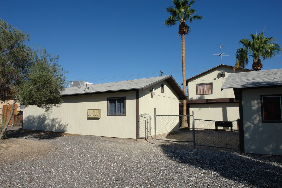 2215 Stewart Ave in Las Vegas, NV - Building Photo