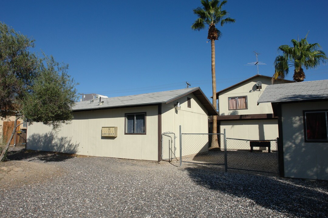 2215 Stewart Ave in Las Vegas, NV - Foto de edificio