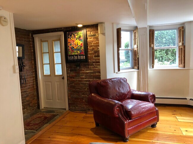 2 Emmons Pl, Unit 2A in Cambridge, MA - Building Photo - Building Photo