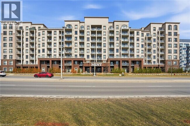 2490 Old Bronte Rd in Oakville, ON - Building Photo - Building Photo