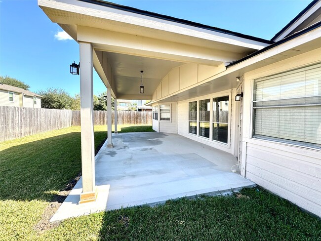 2510 Carriage Ln in Stafford, TX - Building Photo - Building Photo