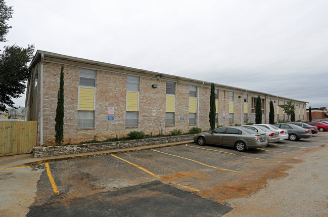 Oxford Apartments in Arlington, TX - Building Photo - Building Photo