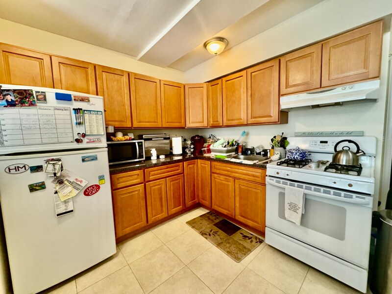114 Stonelea Pl in New Rochelle, NY - Building Photo