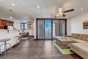 B on Lindell in St. Louis, MO - Building Photo