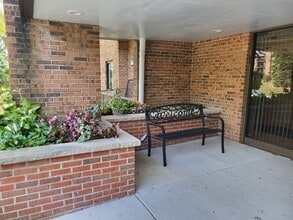 7510 Farmingdale Dr in Darien, IL - Building Photo - Building Photo