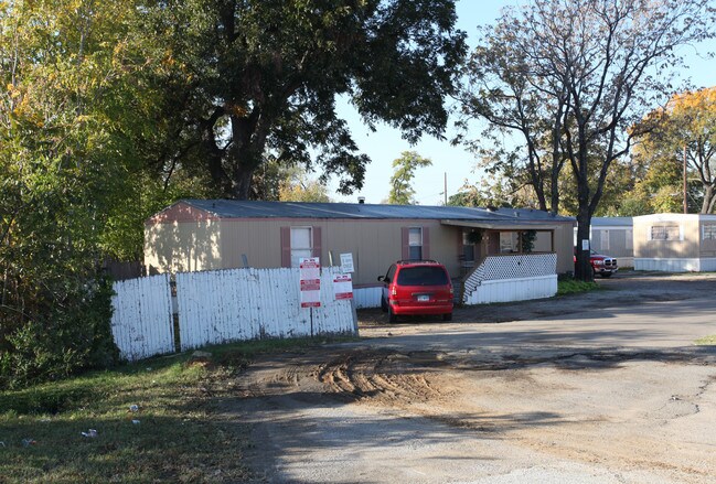 Underwood Mobile Home Park in Dallas, TX - Building Photo - Building Photo