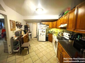 35 Cummings Rd, Unit B in Boston, MA - Foto de edificio - Building Photo