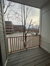 163 Everett St, Unit 201 in Boston, MA - Building Photo - Building Photo