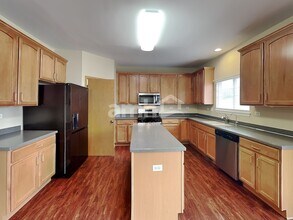 306 Hubbard Cir in Plano, IL - Building Photo - Building Photo