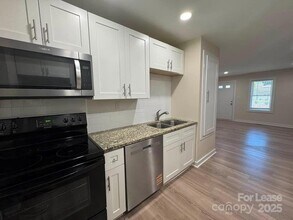 19612 Oak St, Unit 6 in Cornelius, NC - Building Photo - Building Photo