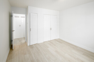 455 Maple. in Burlington, ON - Building Photo - Interior Photo