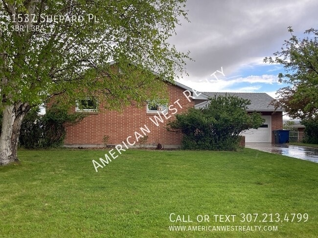 property at 1537 Shepard Pl