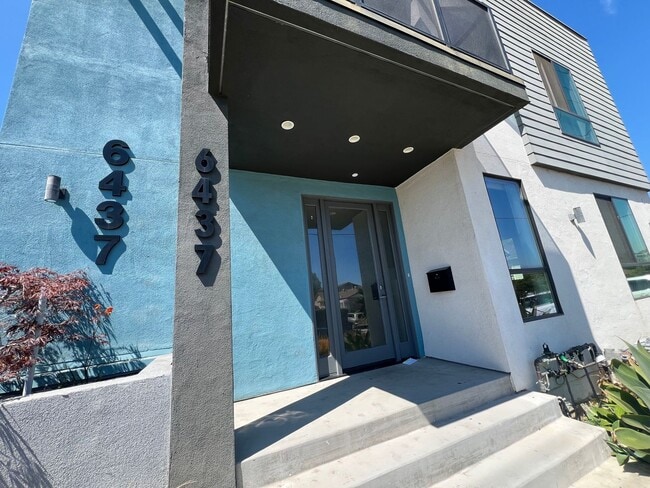 6437 W 86th Pl in Los Angeles, CA - Building Photo - Building Photo