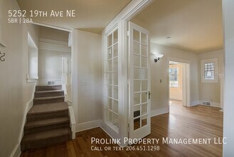 5252 19th Ave NE in Seattle, WA - Building Photo - Building Photo