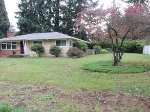 505 Brighton Ave in Oregon City, OR - Building Photo - Building Photo