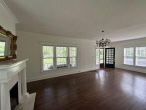 1990 Old Paris Rd in Lexington, KY - Building Photo - Building Photo