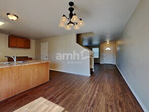 2136 Summit Way in Eagle Mountain, UT - Foto de edificio - Building Photo