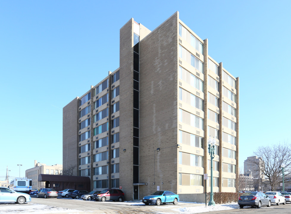 Heritage House in Canton, OH - Building Photo