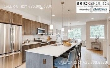 13706 Manor Way in Lynnwood, WA - Building Photo - Building Photo