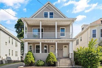 38 George St, Unit 1 in Medford, MA - Building Photo - Building Photo