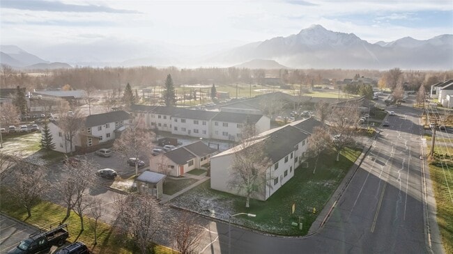 property at 424 E Dogwood Ave