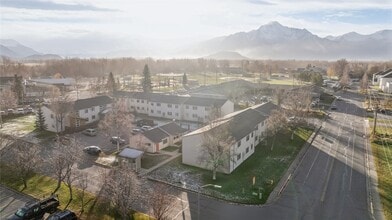 424 E Dogwood Ave in Palmer, AK - Building Photo - Building Photo