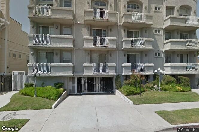 10823 Hortense St, Unit 305 in Toluca Lake, CA - Building Photo