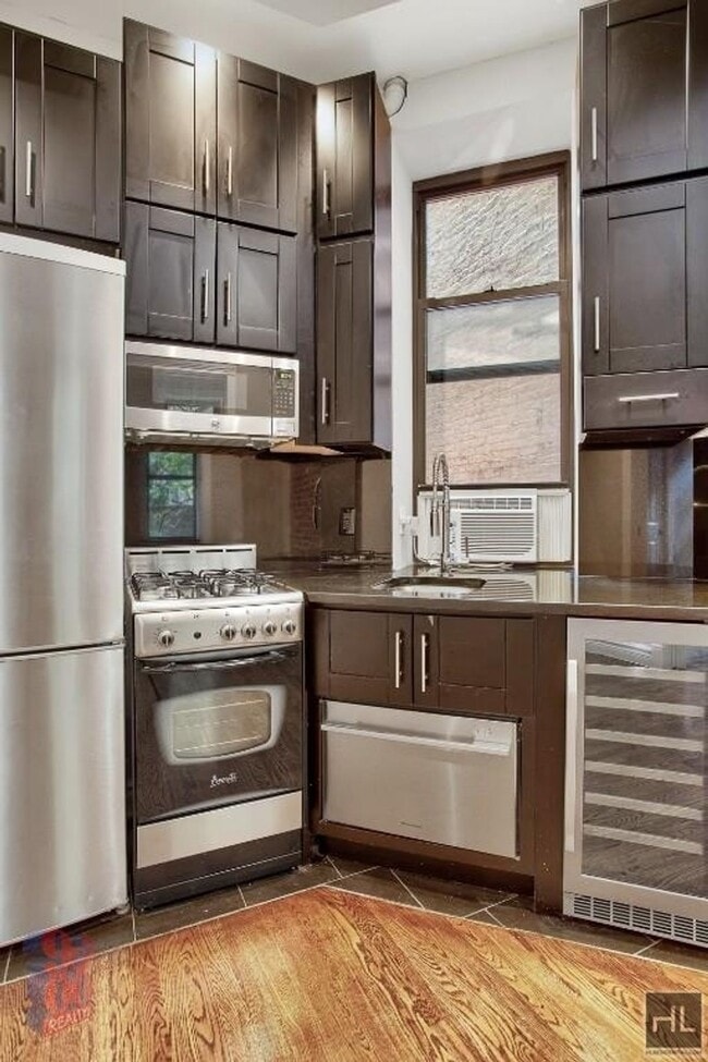 MOTT ST., Unit 13 in New York, NY - Building Photo - Building Photo