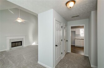 2525 Hawk Creek Trail in Cumming, GA - Foto de edificio - Building Photo