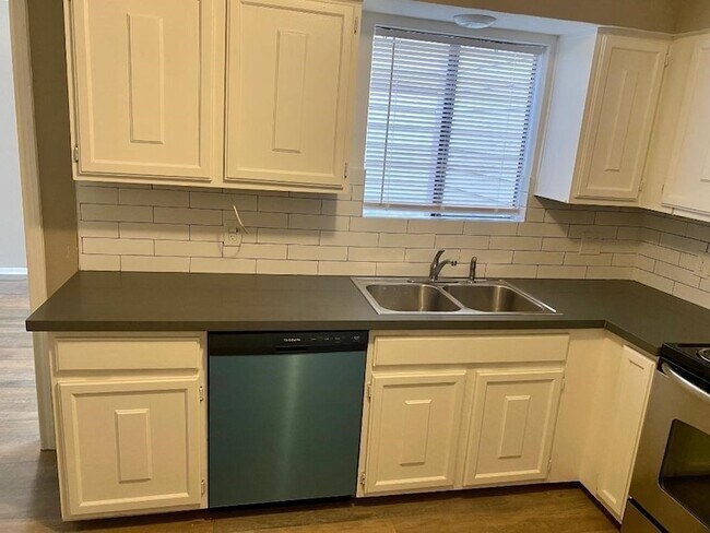 2003 Place Rebecca Ln, Unit E2 in Houston, TX - Building Photo - Building Photo