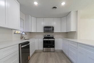 118 Milliken Dr, Unit 2 in Livingston, TX - Building Photo - Building Photo