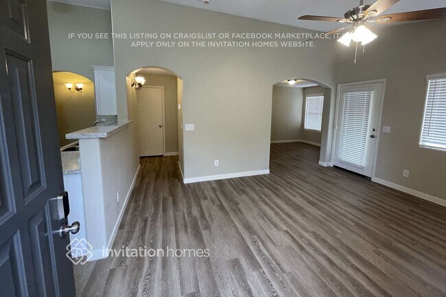 12809 W Roanoke Ave in Avondale, AZ - Foto de edificio - Building Photo