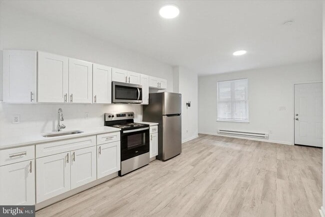 1529 N Hollywood St in Philadelphia, PA - Building Photo - Building Photo