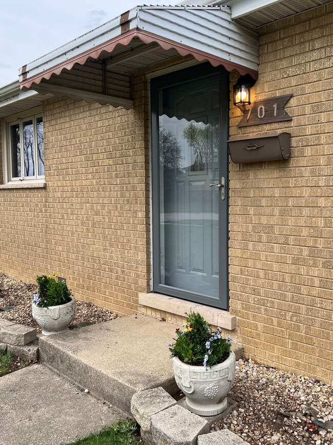 701 N Craig Pl in Addison, IL - Foto de edificio - Building Photo