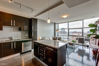 225 S Sangamon St in Chicago, IL - Building Photo - Building Photo
