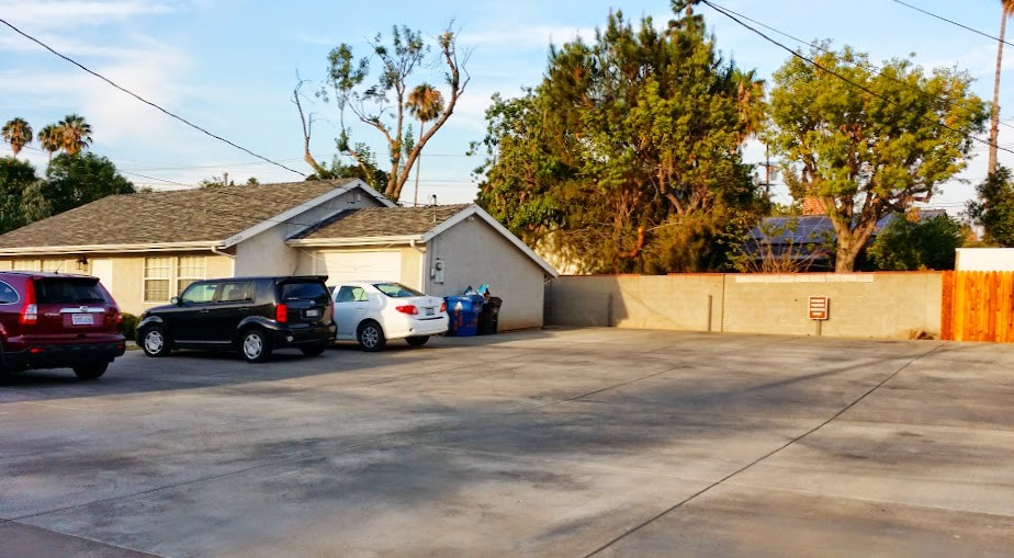 17521 San Jose St in Granada Hills, CA - Building Photo