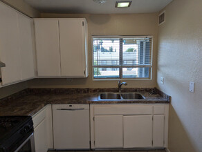 101 W Olive Ave, Unit AptC in La Habra, CA - Building Photo - Building Photo