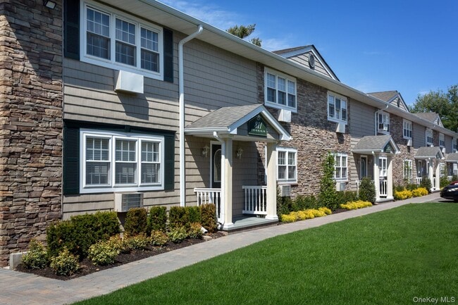 817 Long Island Ave in Deer Park, NY - Building Photo - Building Photo