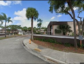 850 NE 207th Ter, Unit 101 in Miami, FL - Foto de edificio - Building Photo