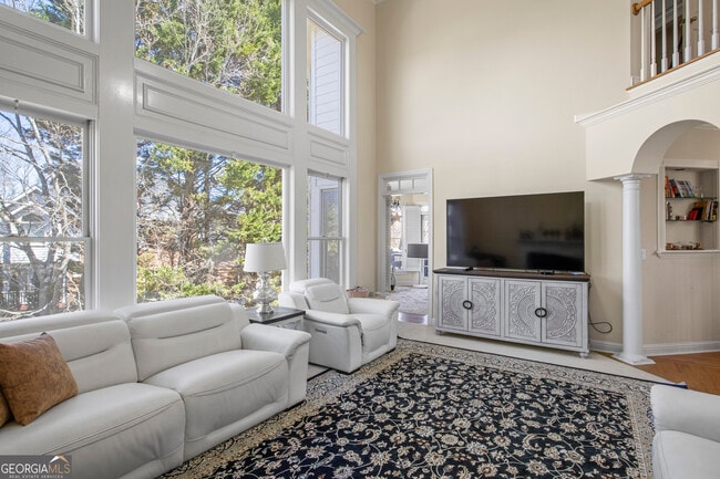 5685 Lake Manor Cl in Johns Creek, GA - Foto de edificio - Building Photo