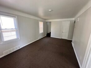 22788 Rosalind Ave in Eastpointe, MI - Building Photo - Building Photo