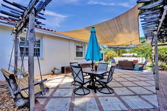 1611 Mayo St in Hollywood, FL - Building Photo - Building Photo