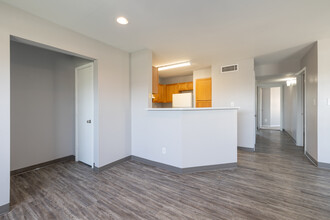 El Patrimonio Apartments in McAllen, TX - Building Photo - Interior Photo