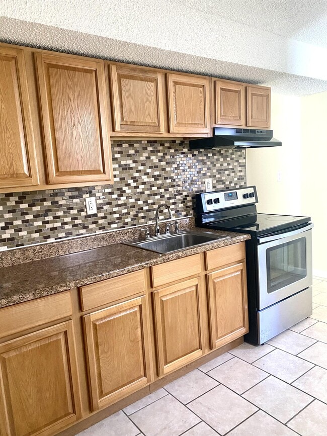 44 Terrace St, Unit Suite 3 - 2nd Floor Right in Wilkes-Barre, PA - Building Photo - Building Photo